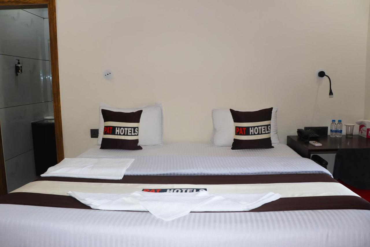 Pat Hotels Індаур Екстер'єр фото