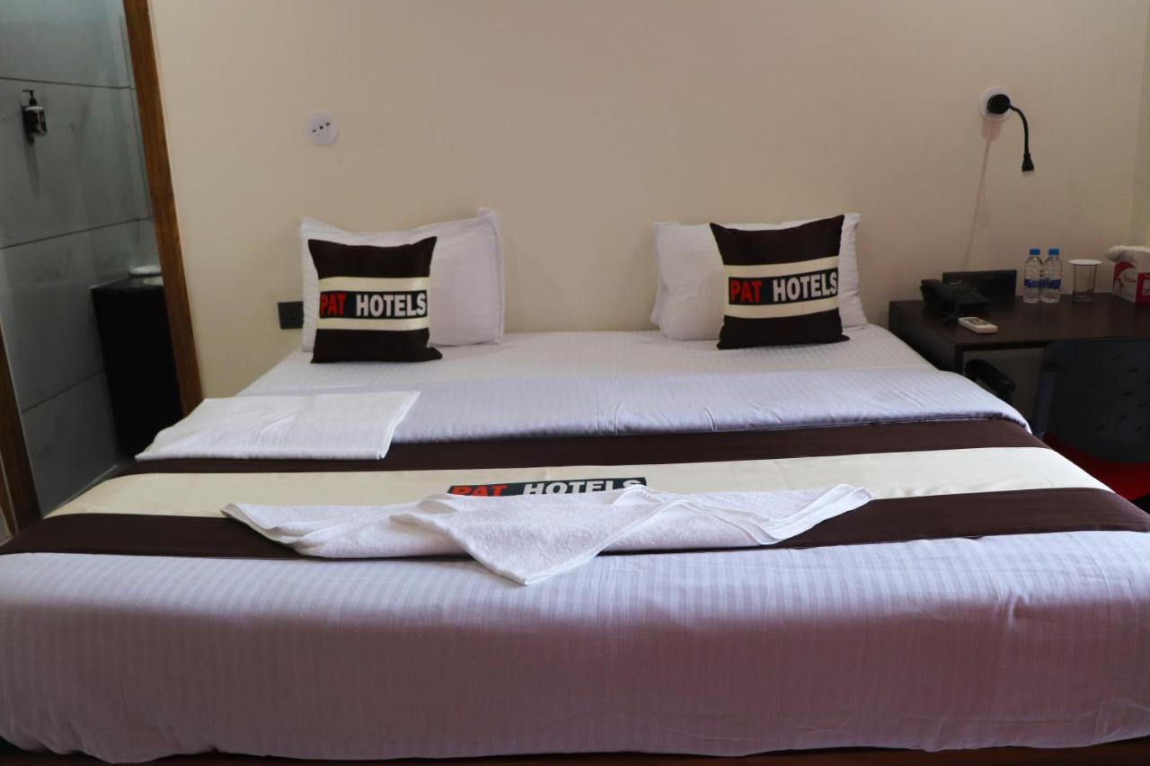Pat Hotels Індаур Екстер'єр фото