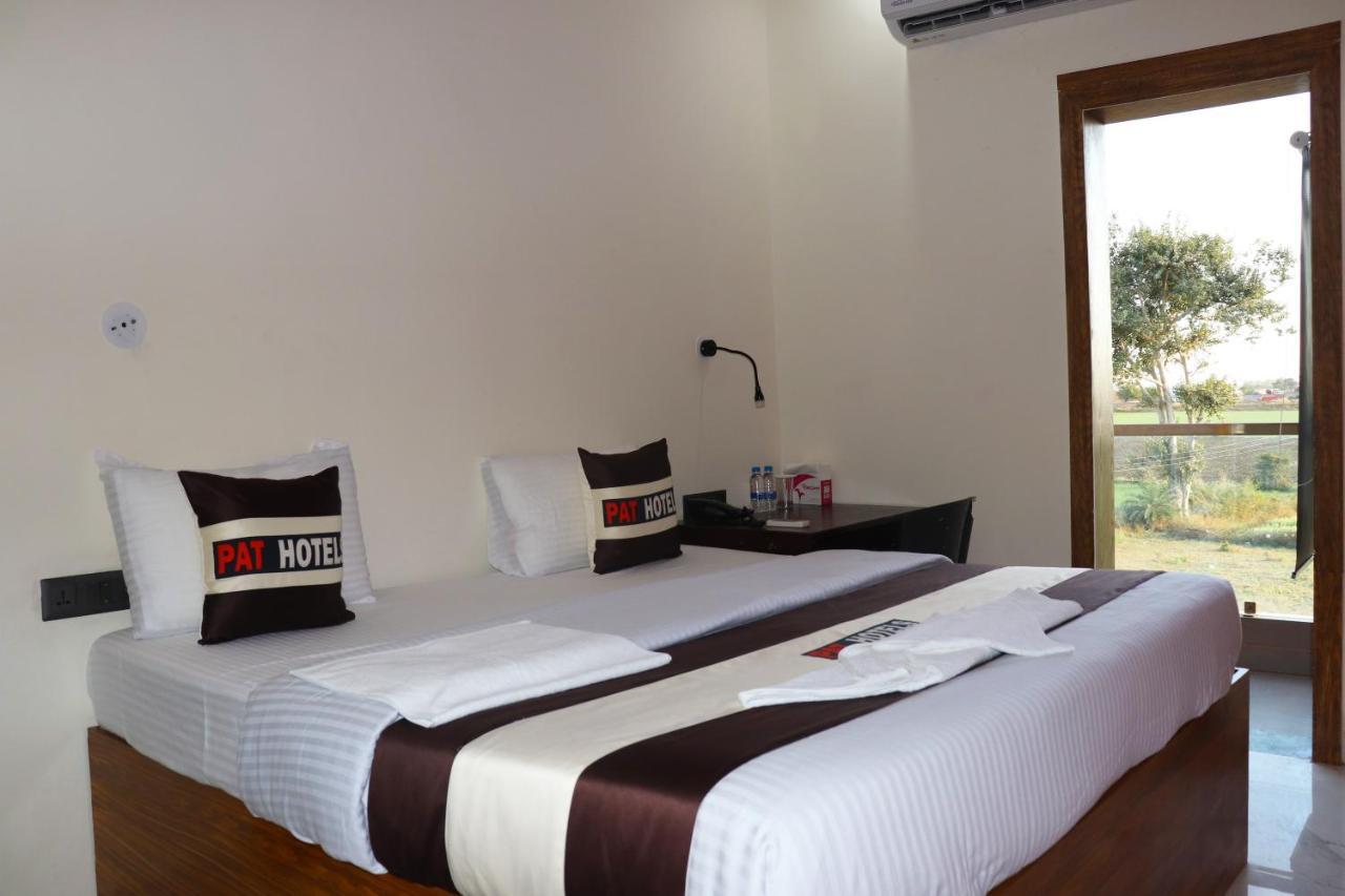 Pat Hotels Індаур Екстер'єр фото