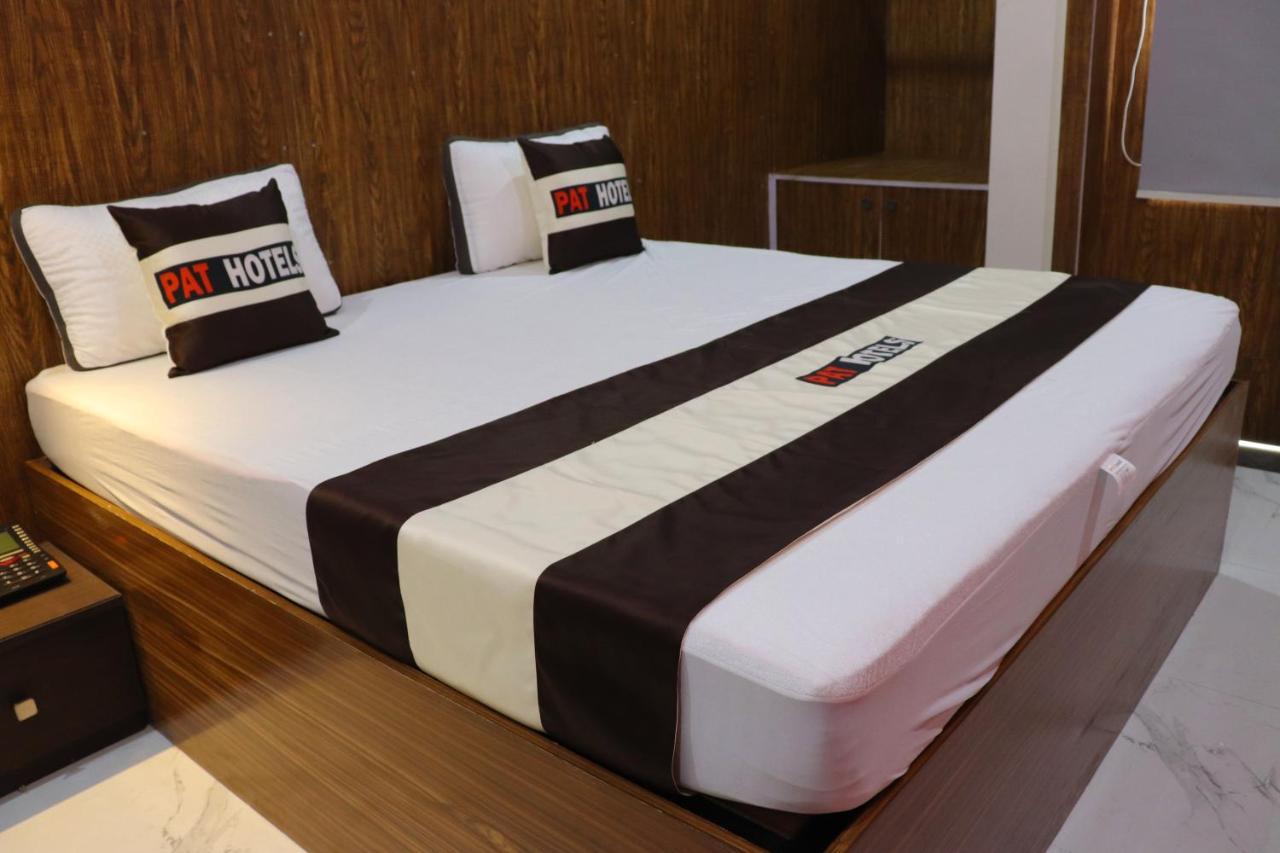 Pat Hotels Індаур Екстер'єр фото
