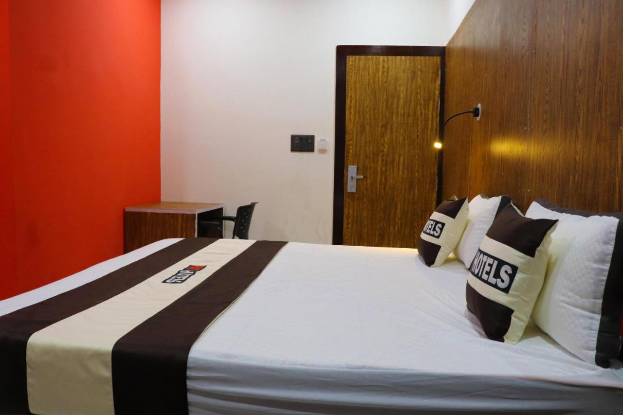 Pat Hotels Індаур Екстер'єр фото